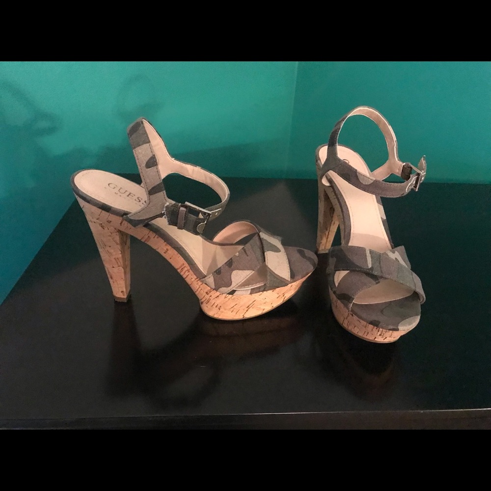 Cork & Camo GUESS platforms - Picture 1 of 3